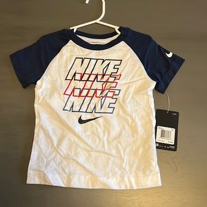 NIKE tee 3t